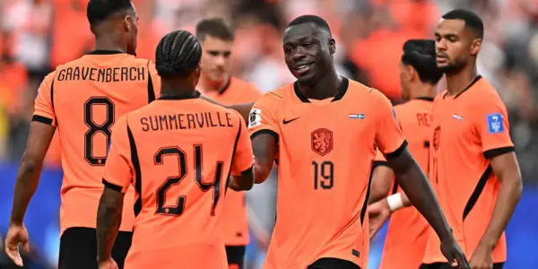 وفاة نجل كودي جاكبو نجم هولندا قبل مواجهة المغرب في كأس العالم - اليوم السابع