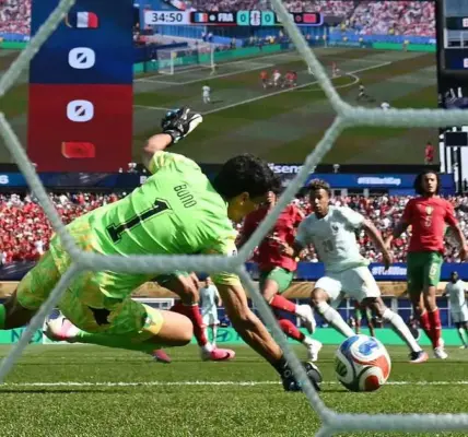 فرنسا ضد المغرب.. ياسين بونو يتصدى لأول ركلة جزاء ويعادل رقم قياسي
