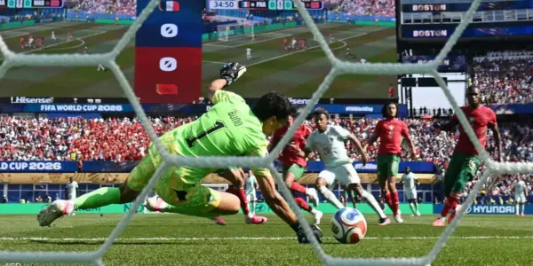 فرنسا ضد المغرب.. ياسين بونو يتصدى لأول ركلة جزاء ويعادل رقم قياسي