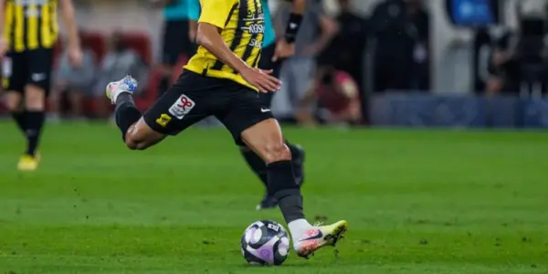 بعد صليبي الغامدي.. الإصابات تغزو معسكر الاتحاد وتضرب 3 لاعبين